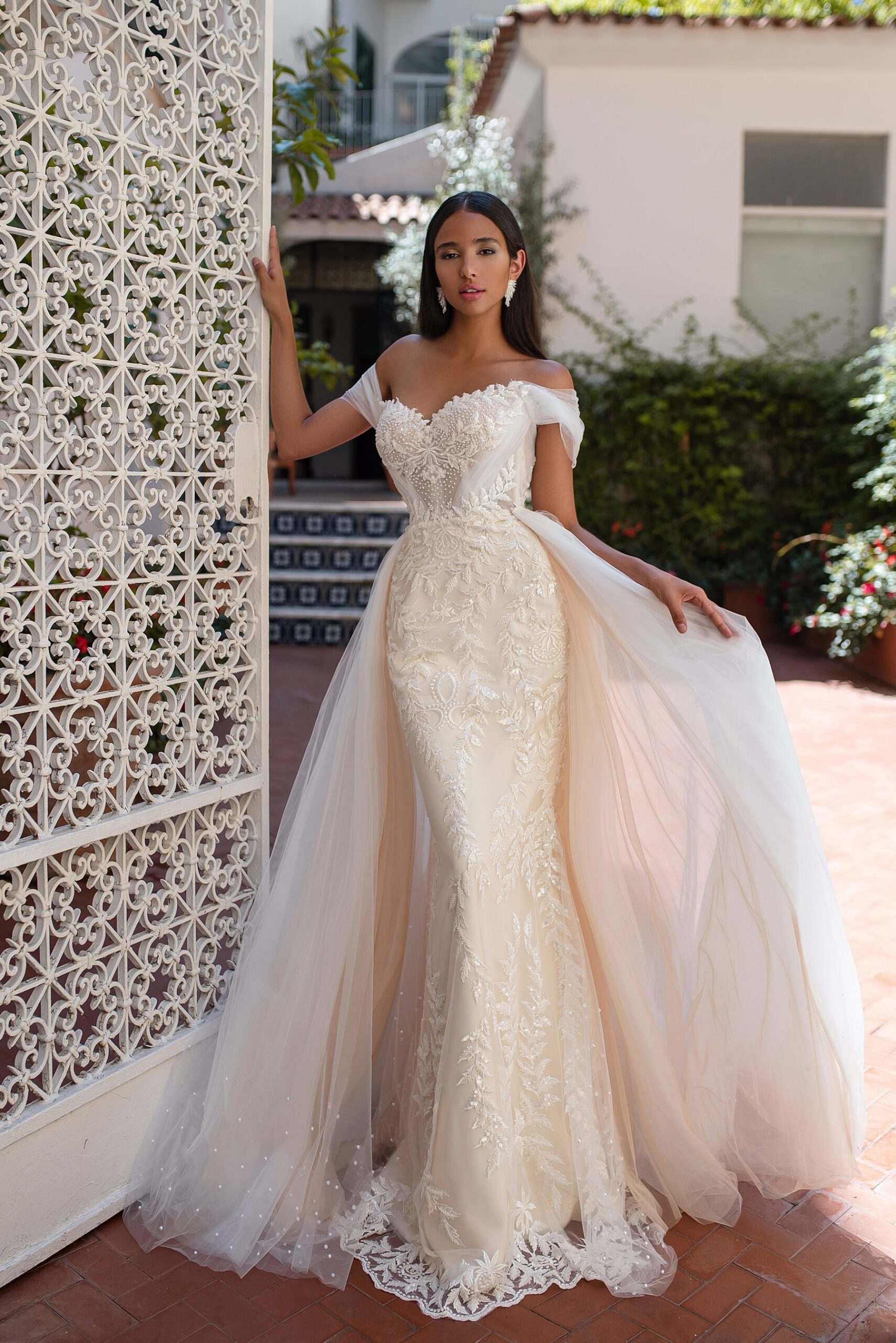 Arianna / Fit and Flare Wedding Dress With Additional Detachable Skirt