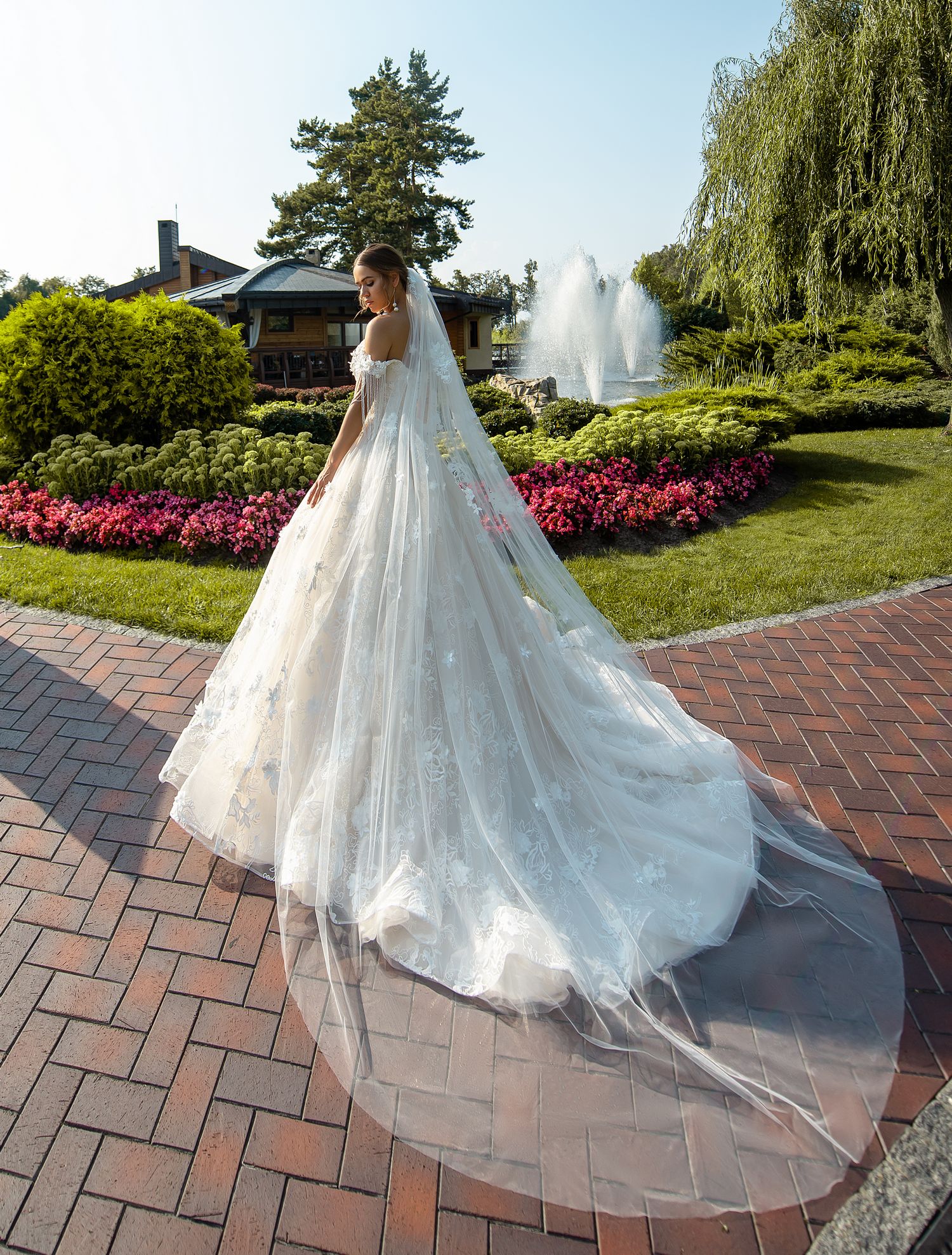 Loren / A-line Wedding Dress With Open Shoulders | Cocobrides